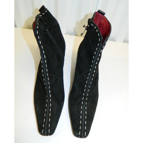 Donald J Pliner Black Suede Ankle Boots Contrast White Stitching Size 7.5 M - Picture 2 of 10